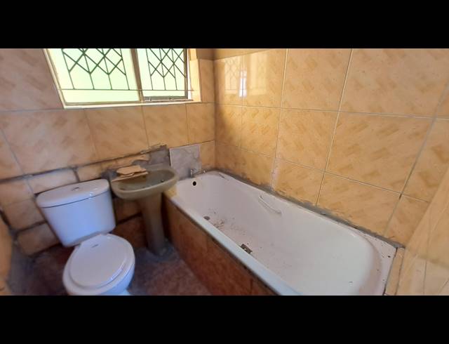 2 BEDROOM HOUSE TO LET IN UMLAZI J
